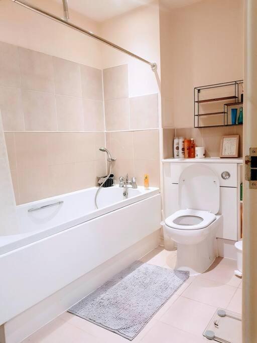 Central Spacious And Secure With A Double Bed Έτζγουερ Εξωτερικό φωτογραφία
